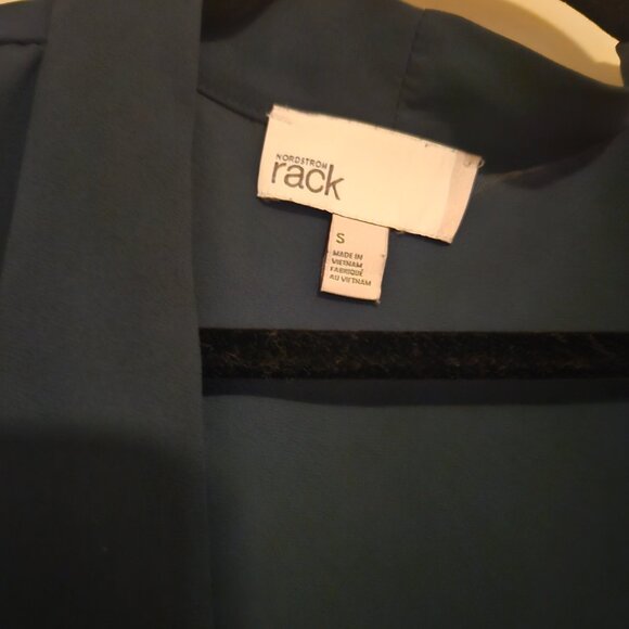 NORDSTROM RACK V-Neck Sleeveless Woven Shell TopGREEN PONDEROSA, Size Small - Picture 5 of 6